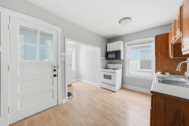 Building Photo - 5301 W Winona St