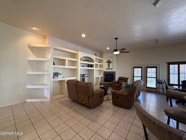 Building Photo - 3637 Tierra Vergel Dr