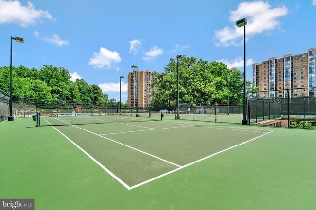 Building Photo - 5904 Mt Eagle Dr