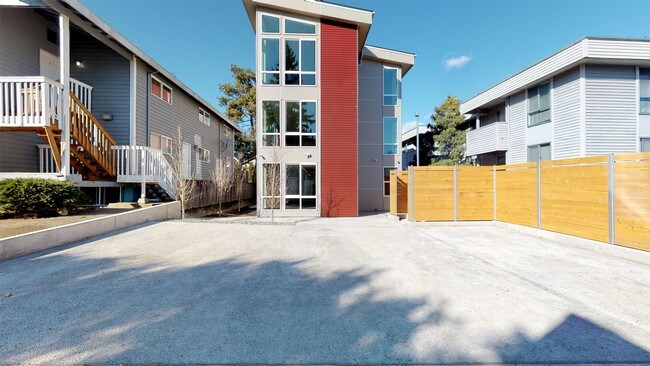 Building Photo - 917 SW Holden St