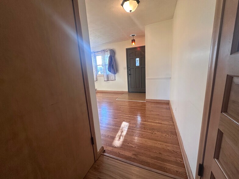 Building Photo - 8506 Izard St