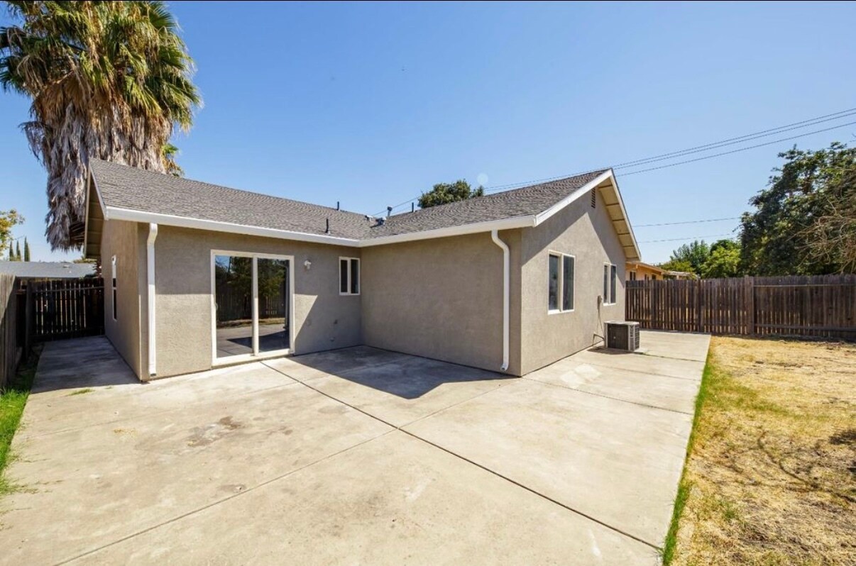 Building Photo - 210 Cordova Ln