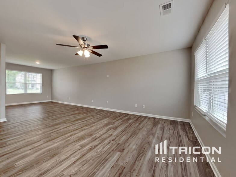Building Photo - 335 Thistle Downs Dr