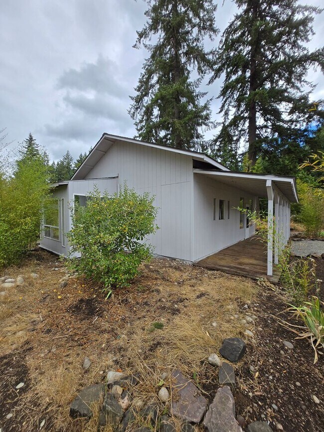 Building Photo - 1 Bedroom 1 bathroom in Rainier