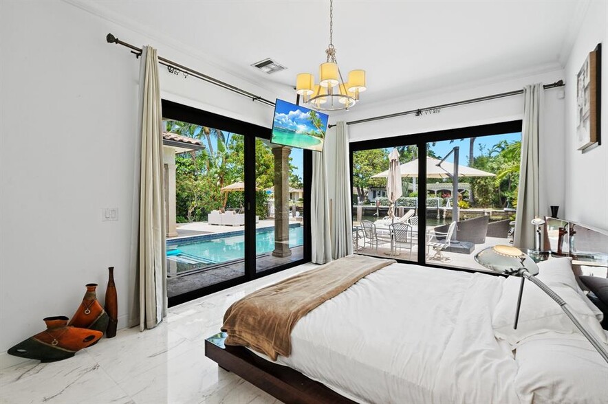 Building Photo - 2437 Castilla Is