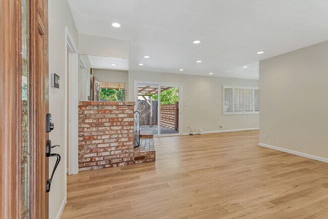 Building Photo - 2501 Linda Vista Avenue
