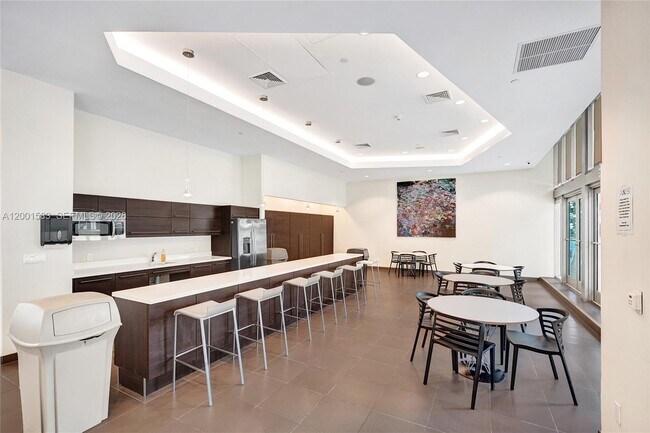 Building Photo - 1111 SW 1st Ave