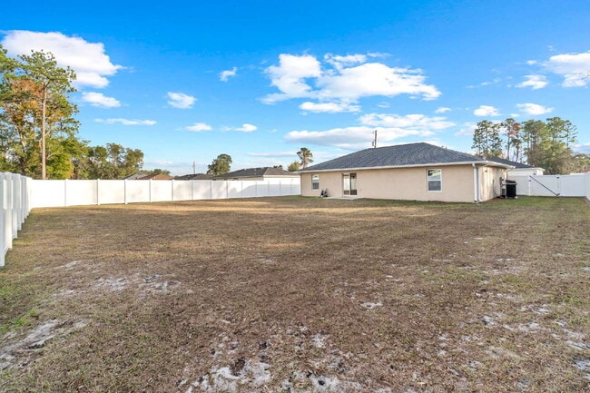 Building Photo - 3BR, 2BA Available Now with Fenced Yard and New Floors, North Marion Oaks