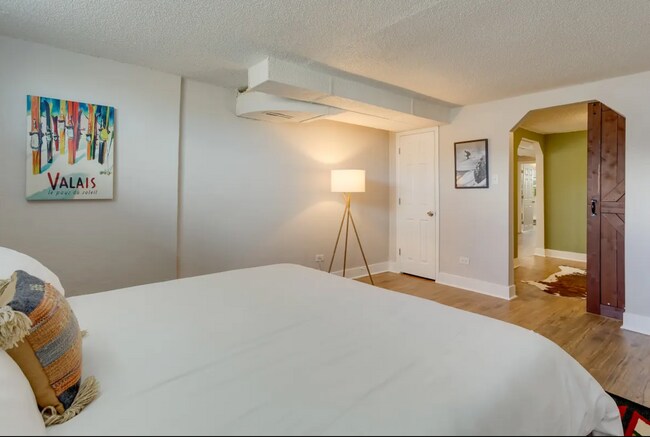 Building Photo - Updated 2BD, 1BA Half-Duplex in North Park...