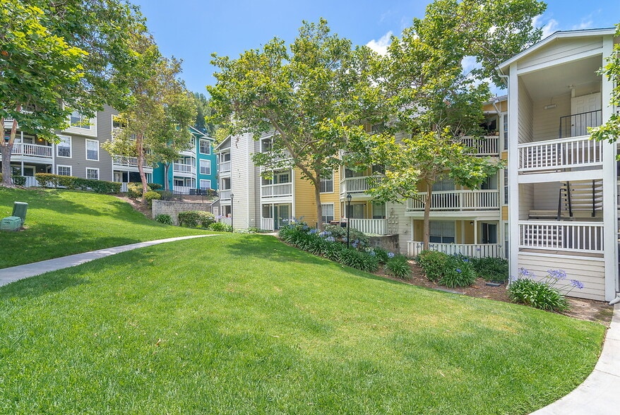 Building Photo - Carmel Landing