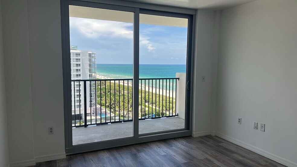 Building Photo - 9273 Collins Ave