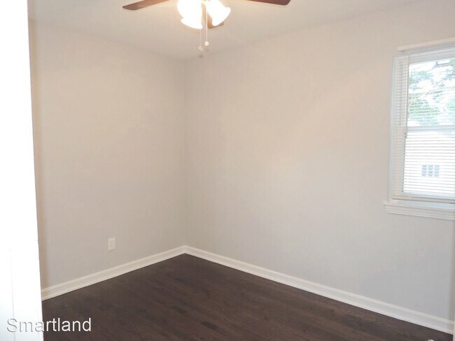 Building Photo - 4 br, 1 bath House - 324 E. 222nd St