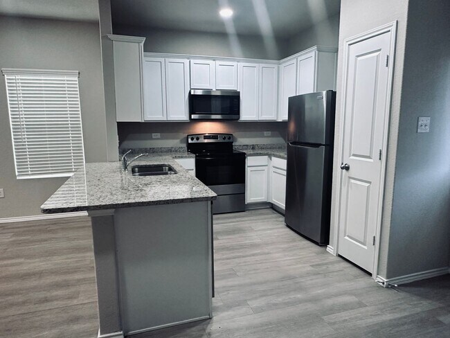 Building Photo - 7356 Misty Ridge Dr