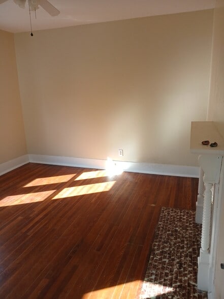 Building Photo - 813 1/2 4th St