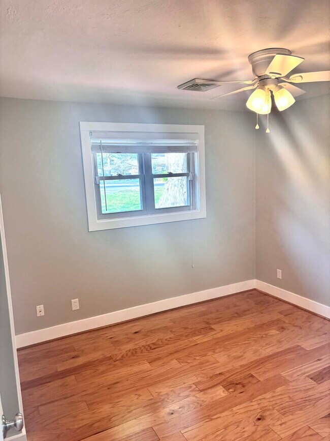 Building Photo - 339 Thole St