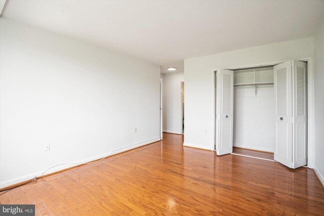 Building Photo - 10401 Grosvenor Pl