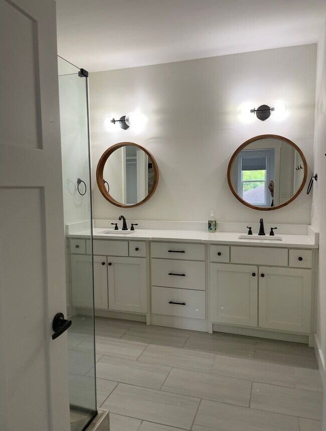 Building Photo - Beautiful 3 Bedroom Home in East Nashville