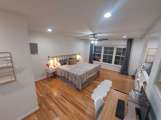 Building Photo - 1850 Portsmouth St