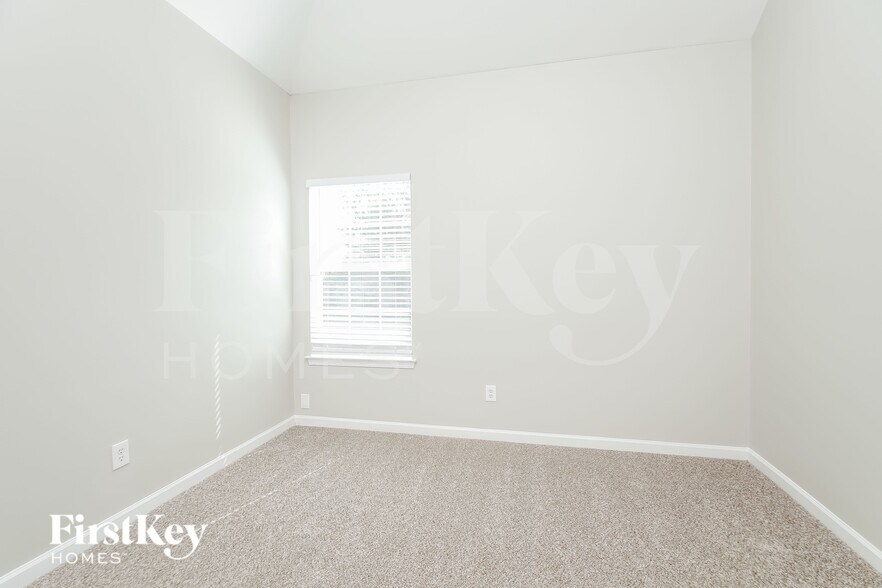 Building Photo - 483 Baywood Way