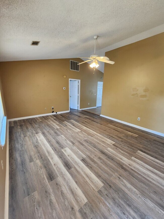 Building Photo - 102 Crosby Dr