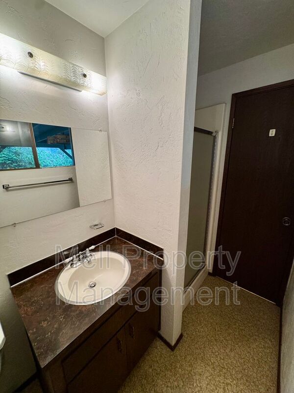 Building Photo - 50 E Vine Maple Ln