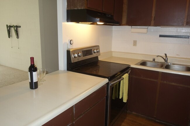 Building Photo - 2 bedroom, 1 bath, 2 parking in Waikalani Woodlands