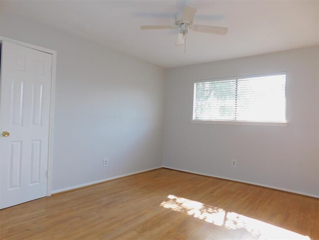 Building Photo - 11430 Sagemeadow Ln