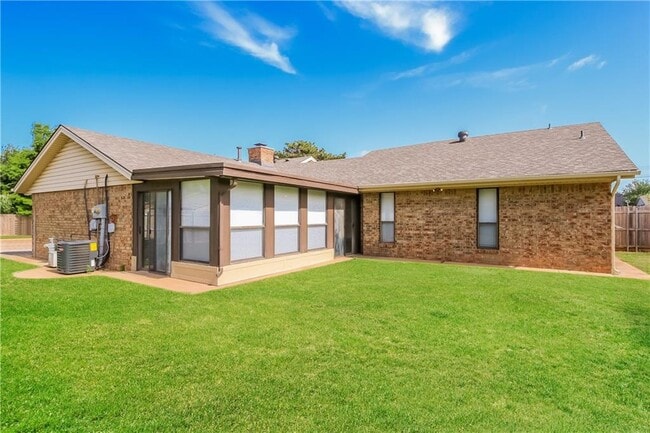Building Photo - 3920 Green Hills Ct