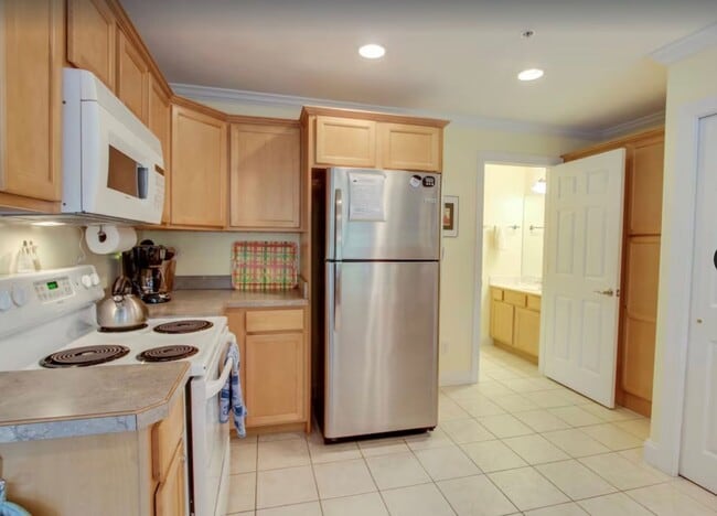 Building Photo - Move In Ready Winter Retreat in Downtown T...