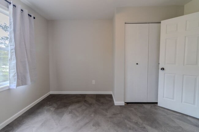 Building Photo - Bright & Updated 4-Bedroom Home Close to Everything