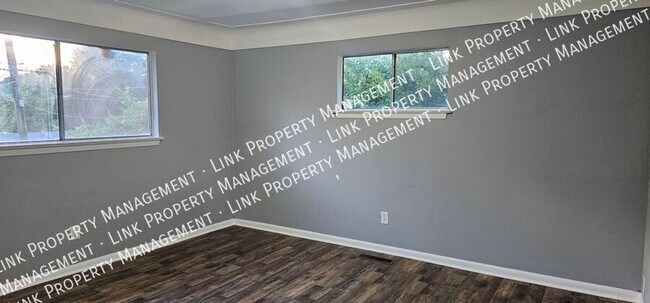 Building Photo - Fresh Painted 3 BR 1.5 BA in Red Bank for ...