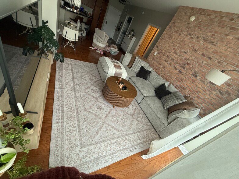 Building Photo - 140 S River St