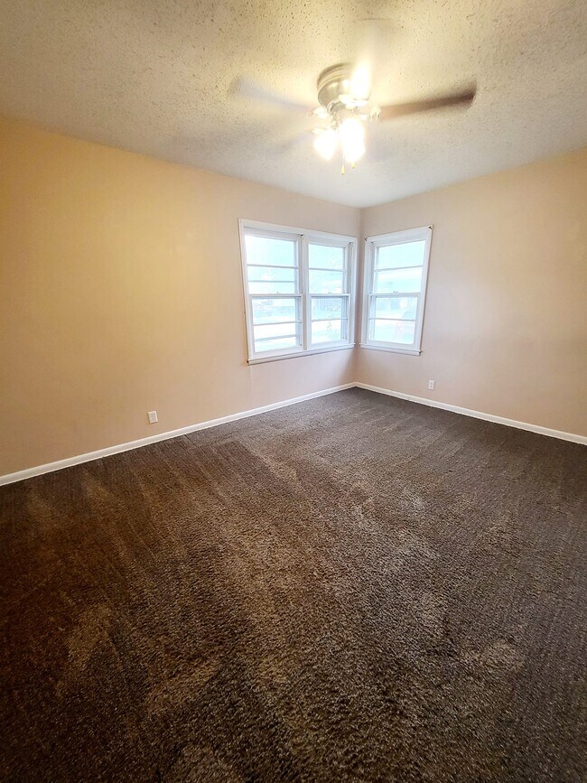 Building Photo - 3208 42nd St