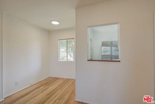 Building Photo - 2710 Bellevue Ave