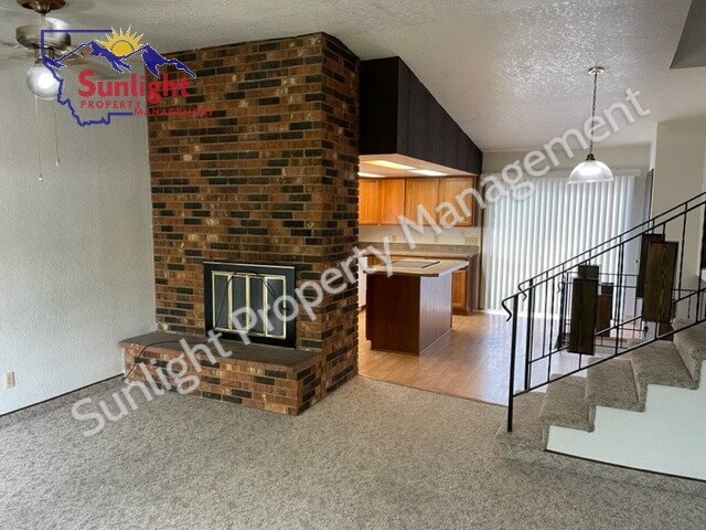Building Photo - "Spacious 3-Bed, 2-Bath Duplex in Prime Bi...