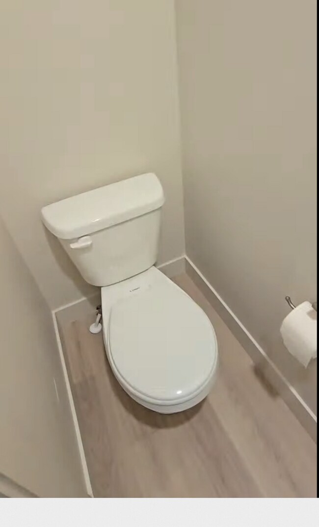 Building Photo - Join this growing Mapleton Village Community.