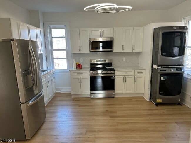 Building Photo - 186 Main Ave