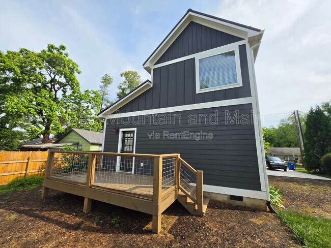 Building Photo - 339 Hazel Mill Rd