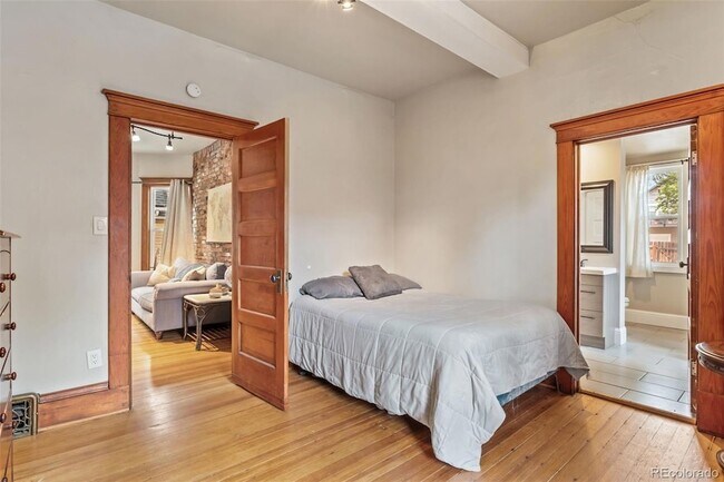 Building Photo - 928 N Corona St