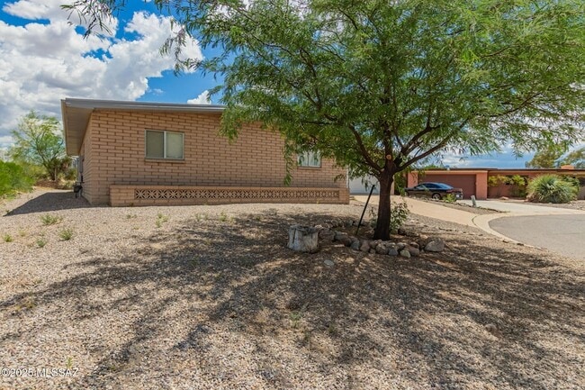 Building Photo - 16381 S Observatory Pl