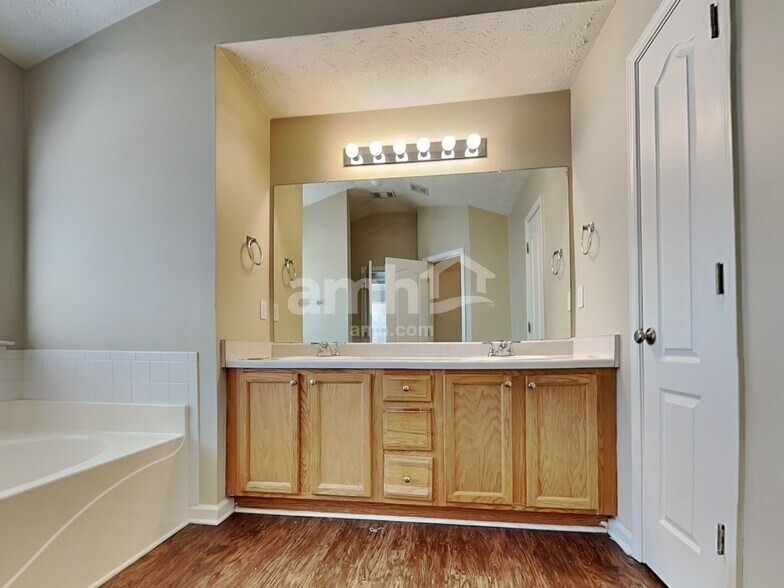 Building Photo - 5455 Yellow Pine Dr