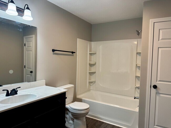 Building Photo - Beautiful Country Setting! Brick 3 Bed/2 B...