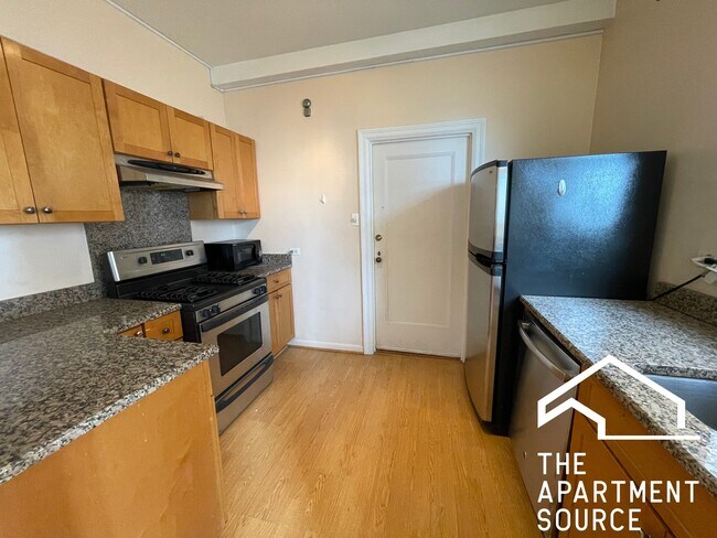 Building Photo - 5000 S Cornell Ave