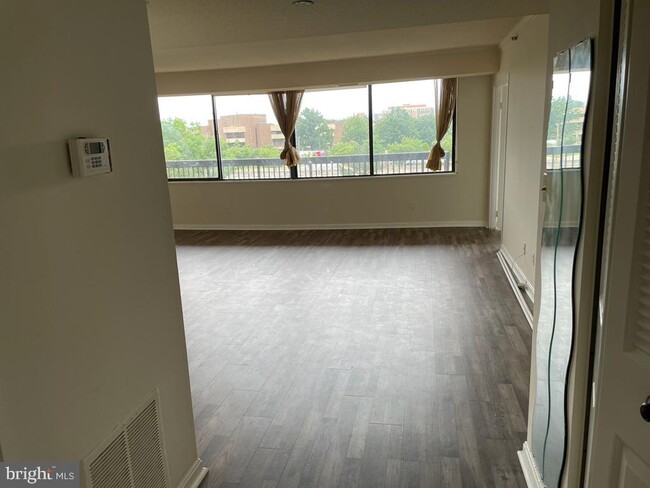 Building Photo - 3713 S George Mason Dr