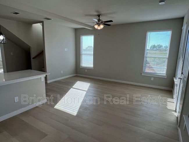 Building Photo - 3409 Valley Vista Dr