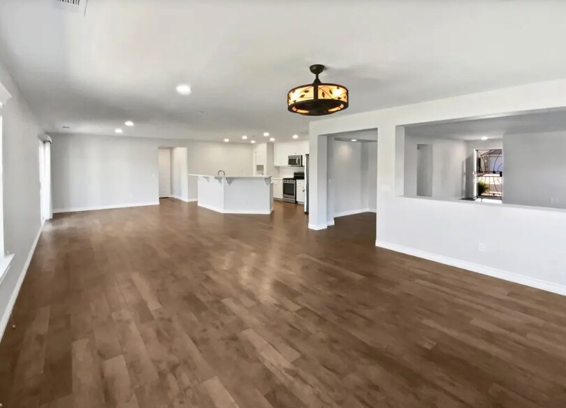 Building Photo - 31846 Victoria Pl