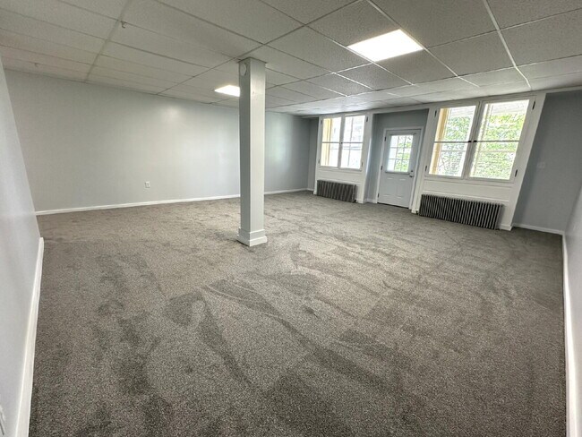 Building Photo - LEASE PENDING! Huge 2-Bedroom Apartment in Westminster