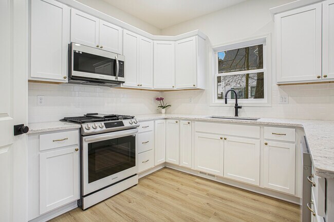 Building Photo - 174 N Monroe St