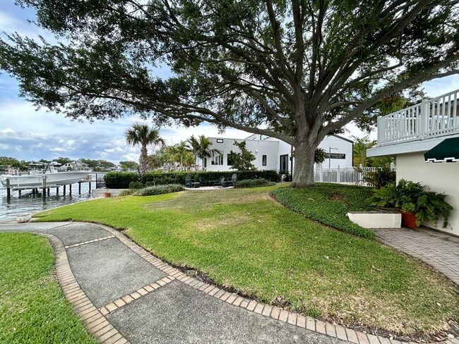 Building Photo - Classic waterfront Snell Isle Estates 3 Bed 2.5 Bath Home w/ private dock and boat lift!