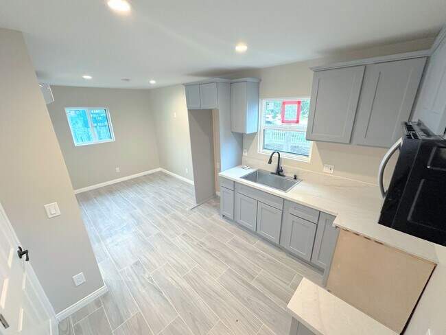 Building Photo - Gorgeous 1BD/1BA all appliances included. Move in ready!!